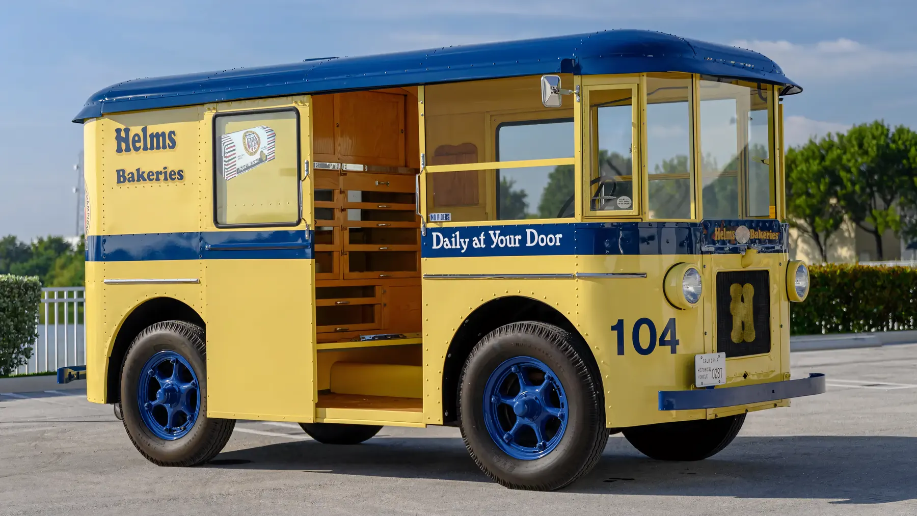 1933 Twin Coach "Helms Bakery" Delivery Truck