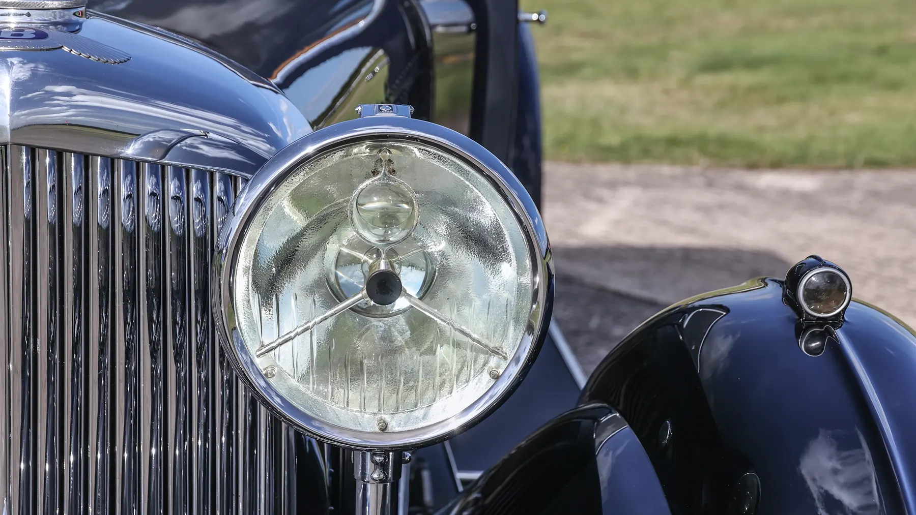 1931 Bentley 8-Litre 'Silent Bloc' Saloon by Vanden Plas - photo 5