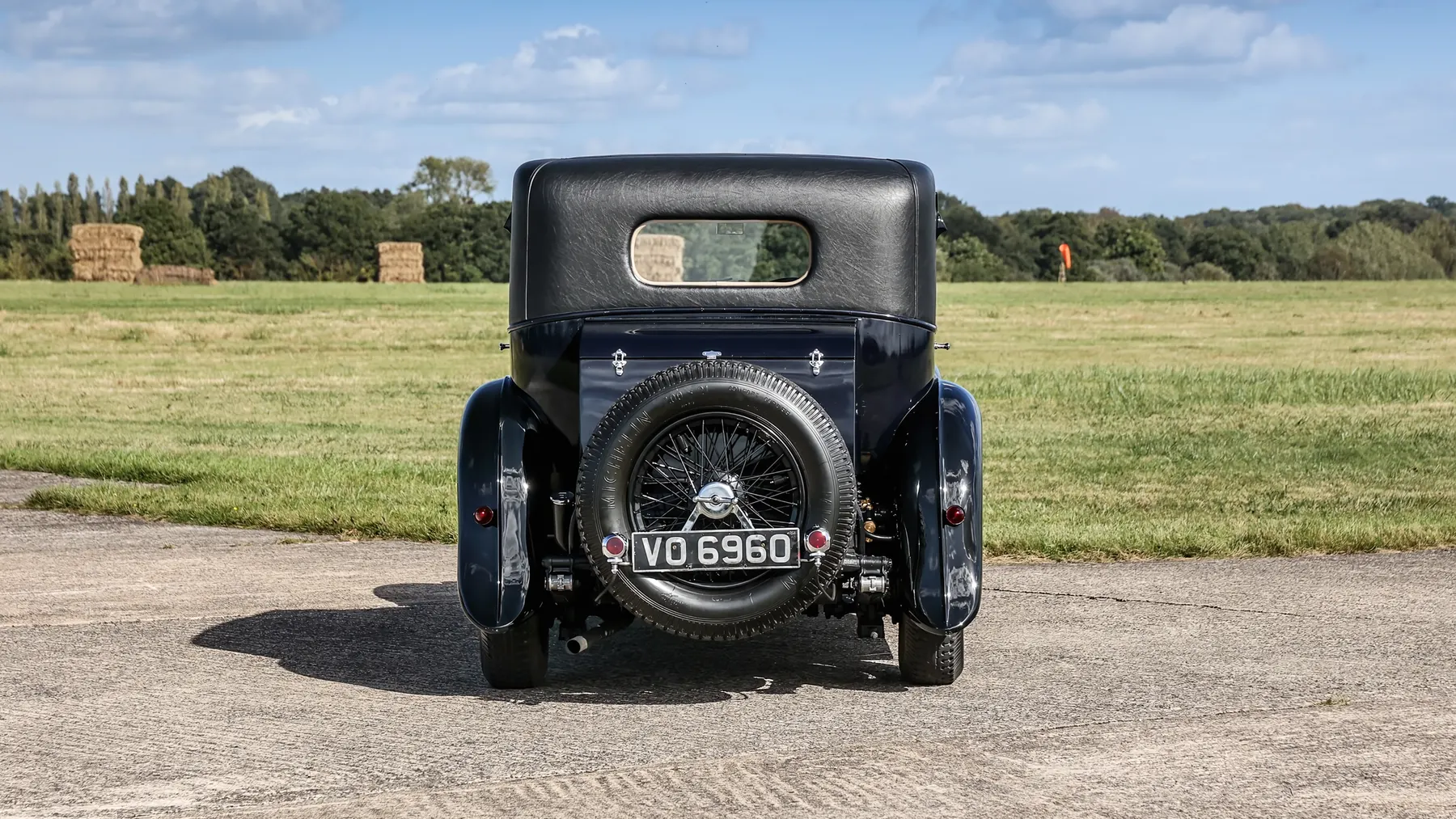 1931 Bentley 8-Litre 'Silent Bloc' Saloon by Vanden Plas - photo 1
