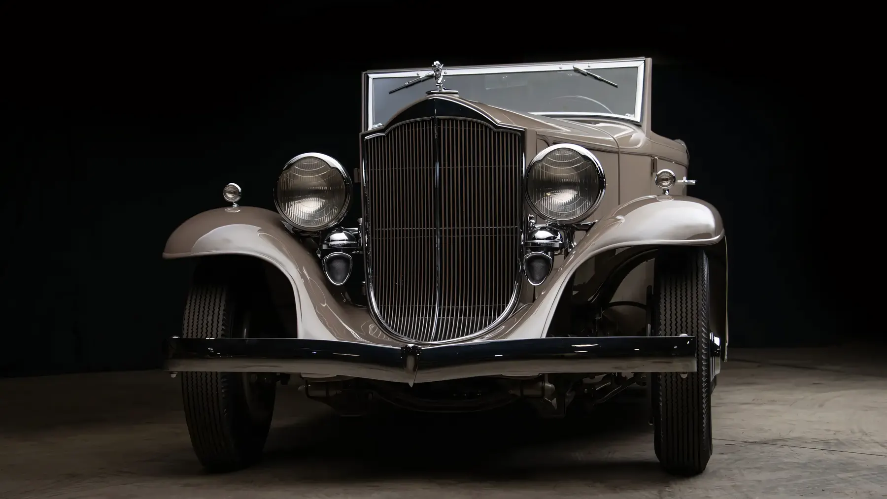 1932 Packard Light Eight Coupe Roadster - photo 2