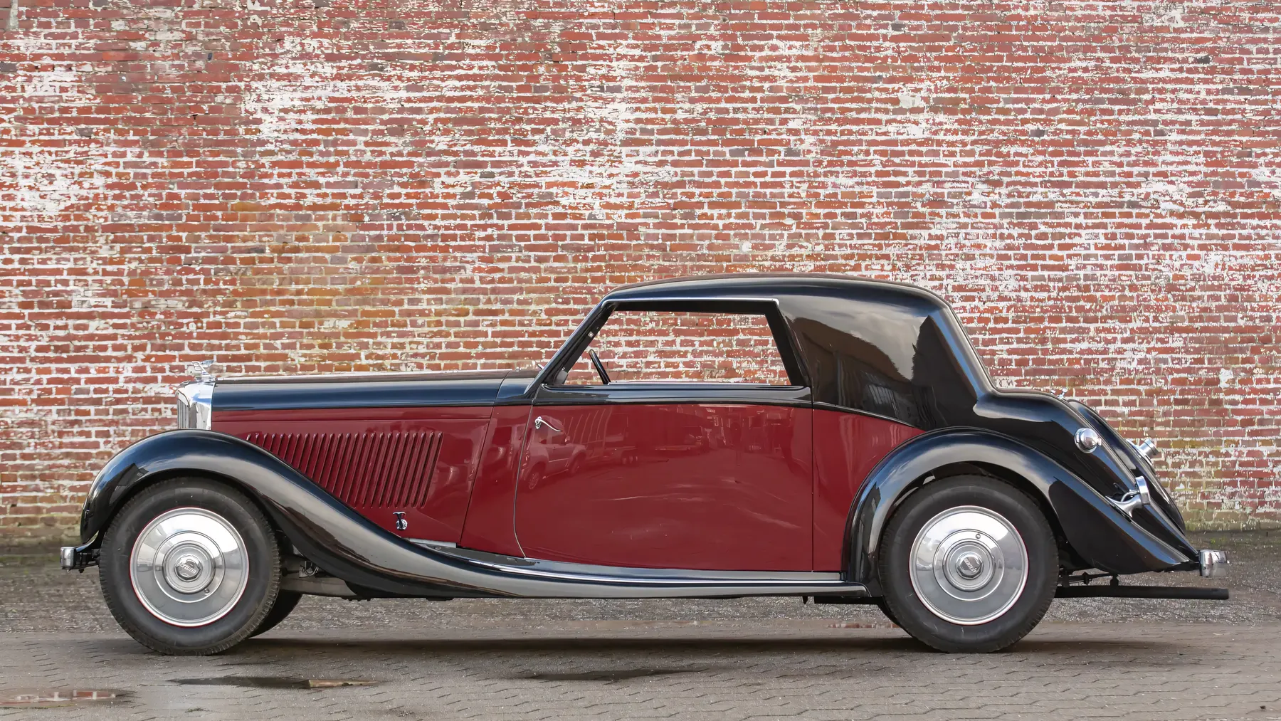 1938 Bentley 4¼-Litre Coupé by de Villars - photo 1