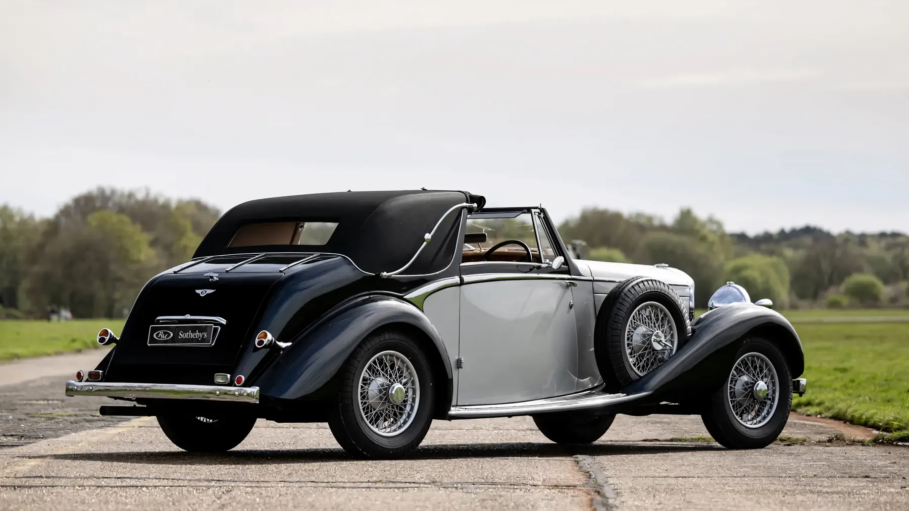 1939 Bentley 4¼-Litre Sedanca Coupé in the style of Henri Chapron - photo 3