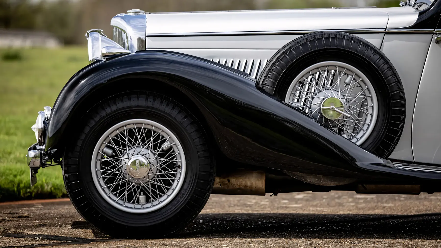 1939 Bentley 4¼-Litre Sedanca Coupé in the style of Henri Chapron - photo 2