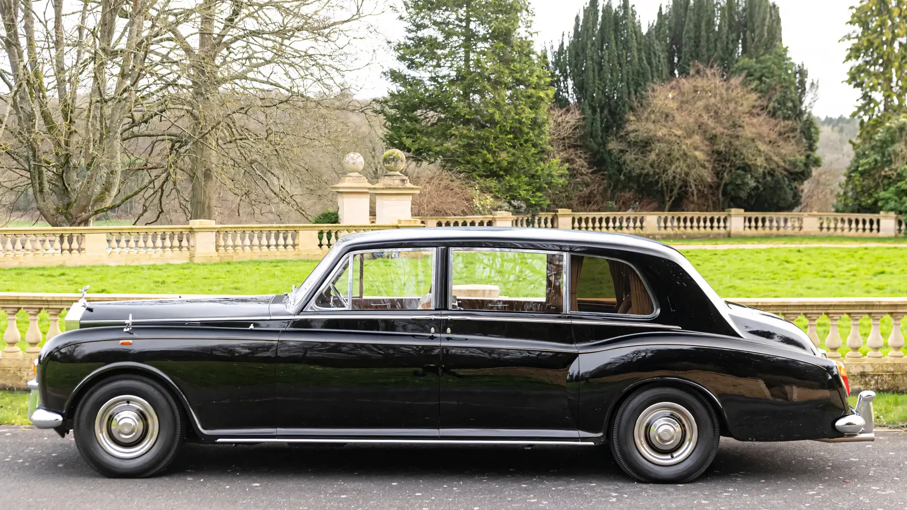 1972 Rolls-Royce Phantom VI Limousine by Mulliner Park Ward