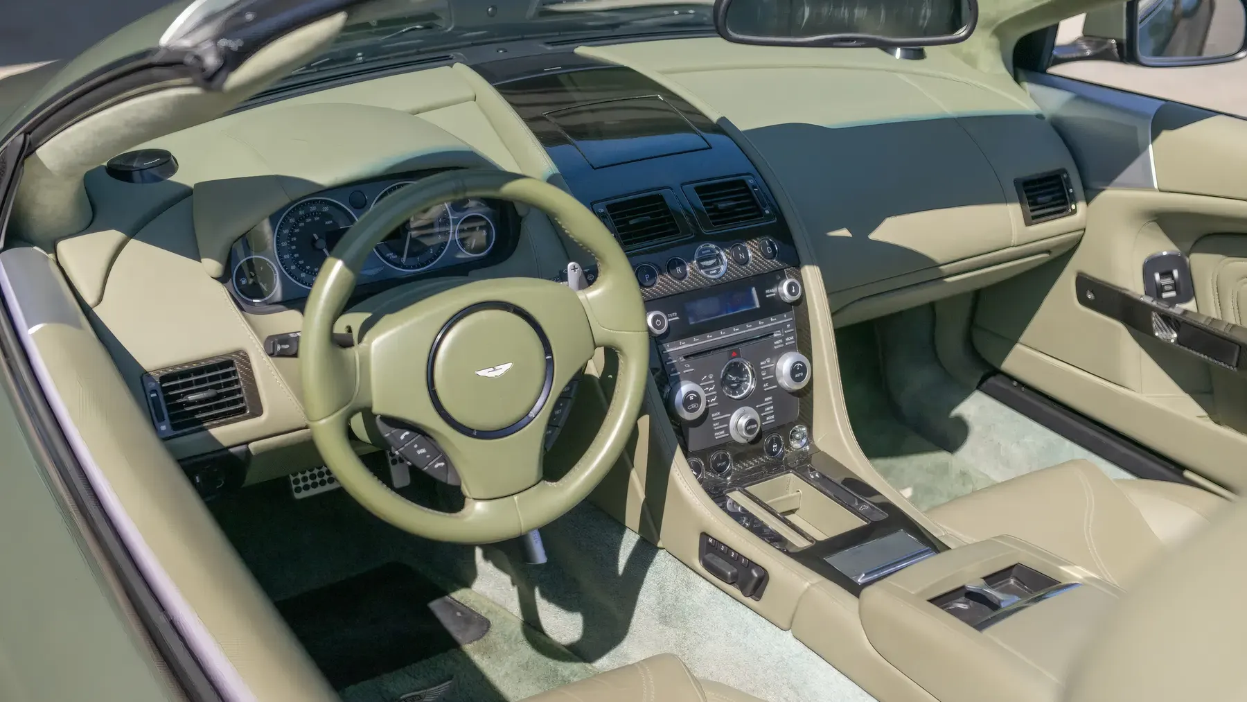 2010 Aston Martin DBS Volante - photo 4
