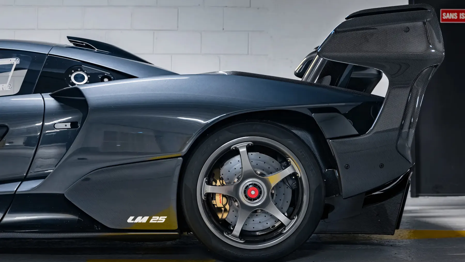 2020 McLaren Senna GTR 'LM 25' by Lanzante - photo 2