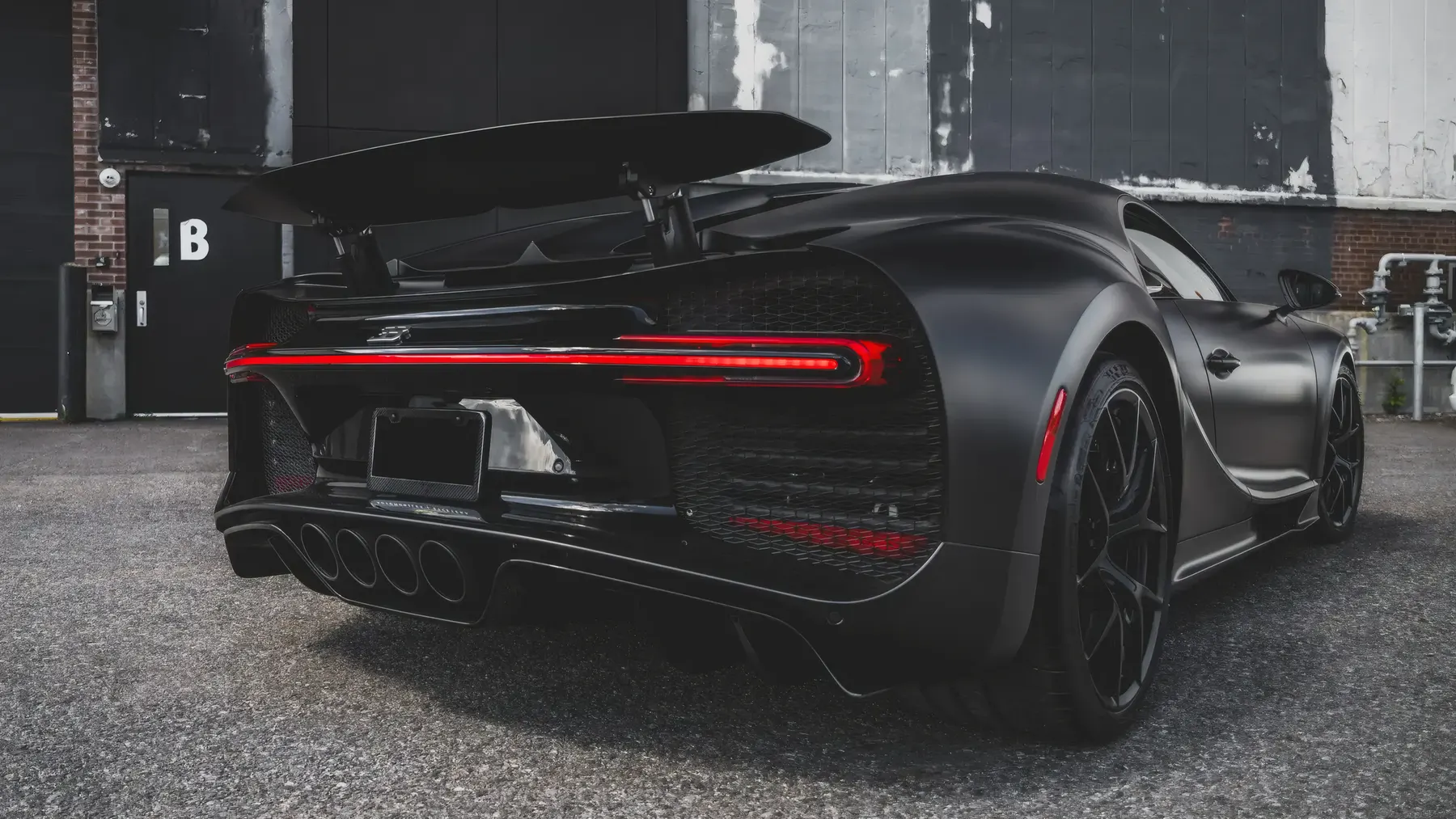 2021 Bugatti Chiron Sport Noire - photo 4
